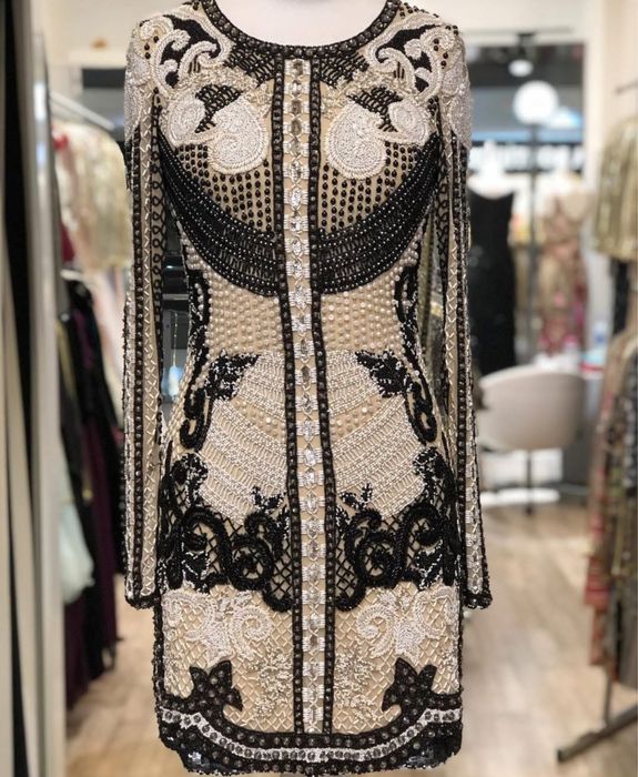 Официална рокля цялата в ръчно шити камъни комплект с чанта