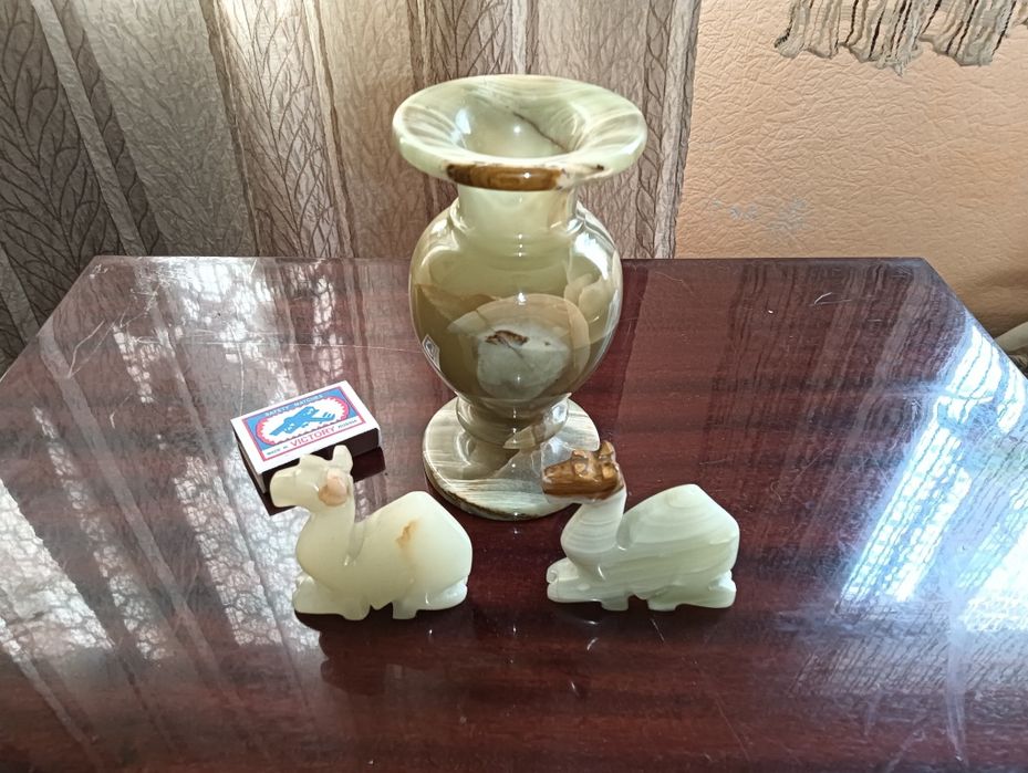 Посуда. Из оникса.