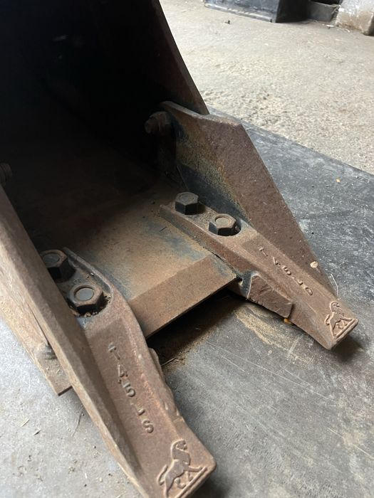 Cupa buldoexcavator komatsu graifer cu cap rotativ