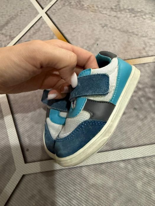 Детские кроссовки