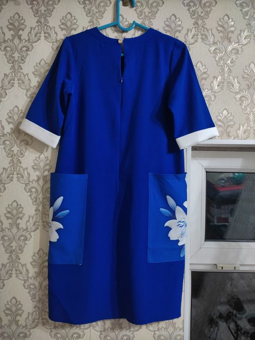 Платье с накладными карманами