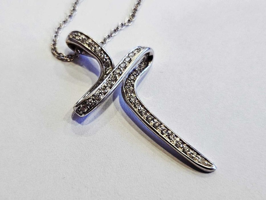 Златен синджир с кръст с 45бр.диаманти 18К. 6.17гр 04600-25