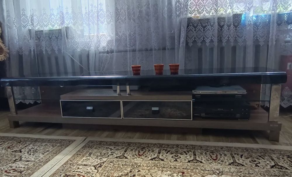 Продам тумбу под телевизор