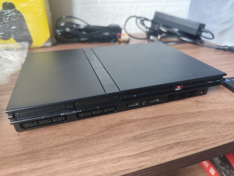 Продам PS2 SLIM.