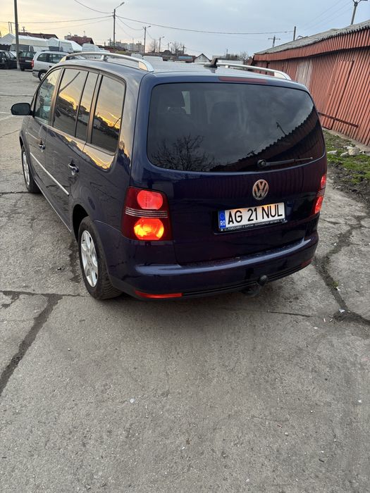 Vând vw touran dsg 2.0.   7 locuri