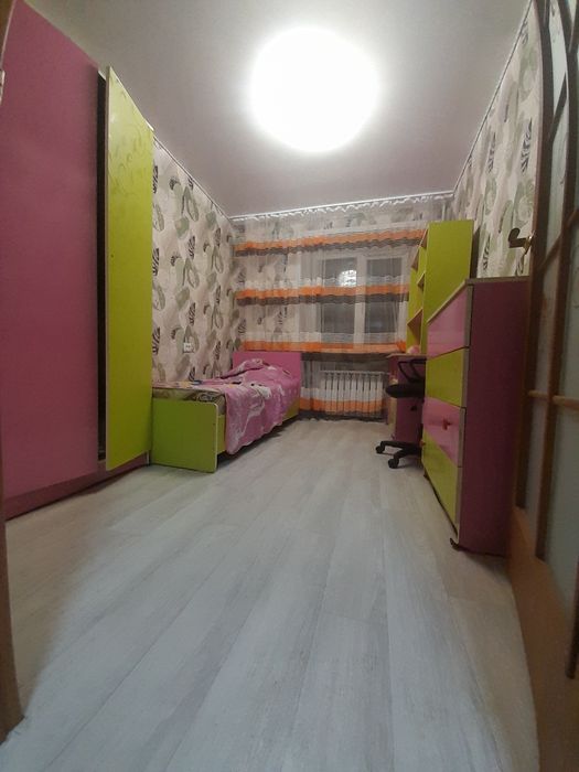 Продам 4комнатную квартиру в центре