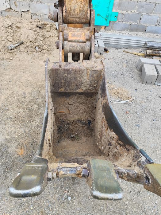 Продам срочно колесный экскаватор