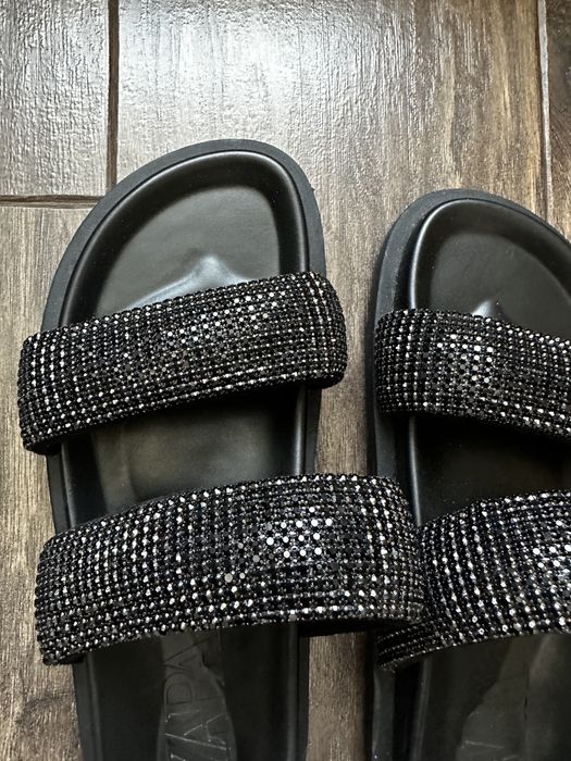 Продавам чехли от Zara