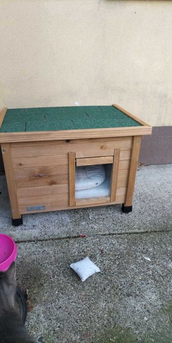Cușcă din lemn pentru pisică