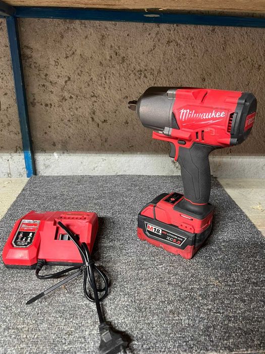 Vând set scule Milwaukee M18 – uzate, stare foarte bună