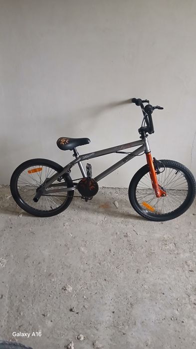 Bicicleta BMX roti pe 20