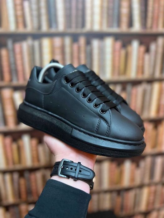 Vand Adidasi Alexander McQueen noi de barbati marimea 41 42