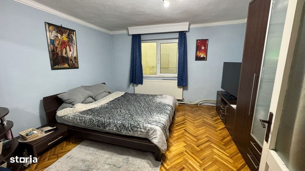 Casă Cu 9 Camere In Rucăr, Teren 1.187 Mp – Potențial Turistic |