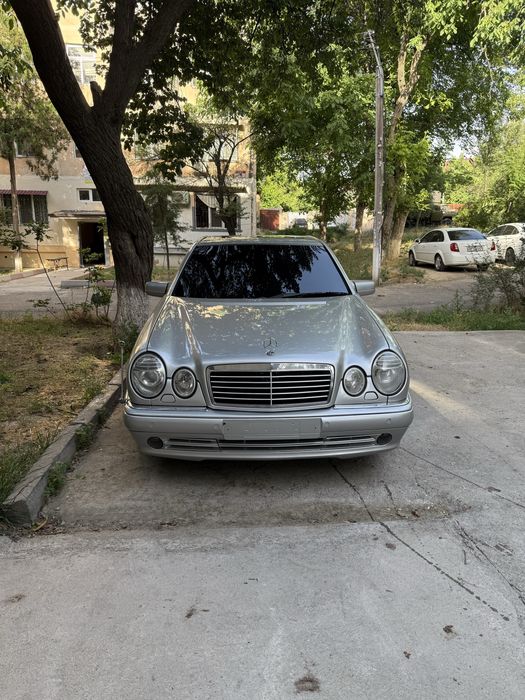 Mercedes-Benz W210