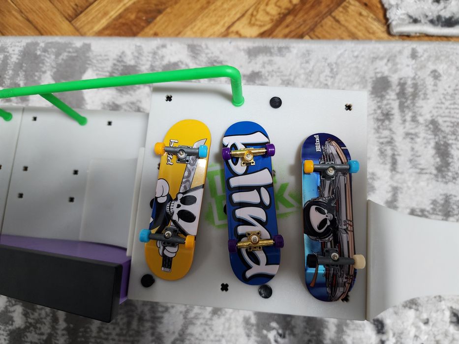 Rampa teck deck cu 3 skatere
