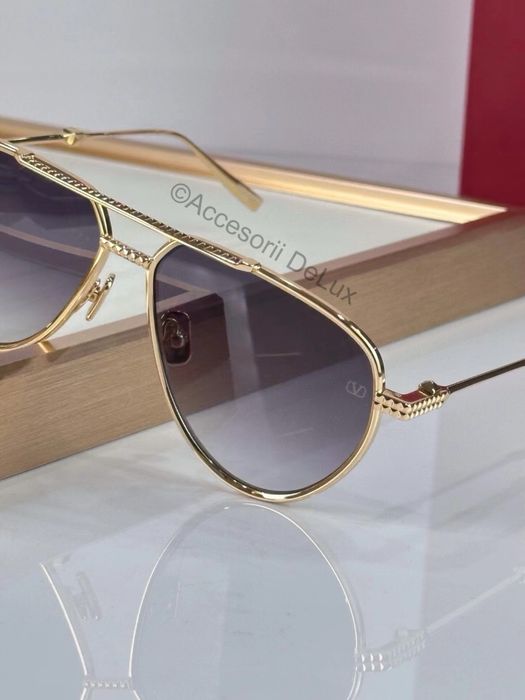 Ochelari de Soare Valentino Garavani V - Stud II 3D Aviator Frame Noi Full Box [Verificare Colet] Gold