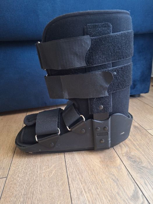 Ортеза за глезен / Ортопедичен фиксиращ ботуш