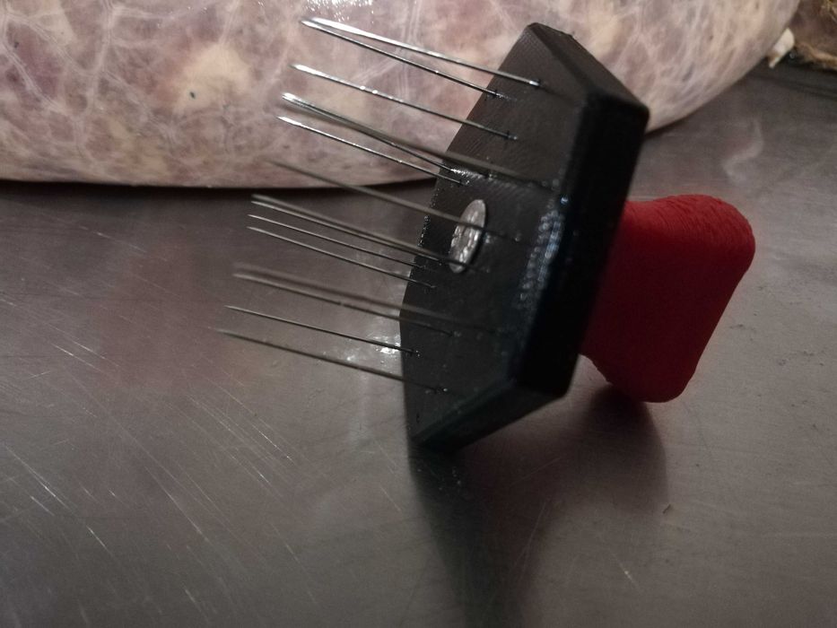 Уред за дупчене на колбаси.