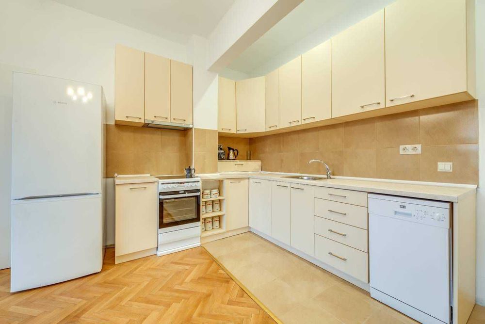 Дава се под наем Тристаен апартамент в София, Медицинска академия - 100 кв.м за 977.16 € - Снимка #5