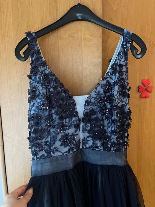 Официална рокля.