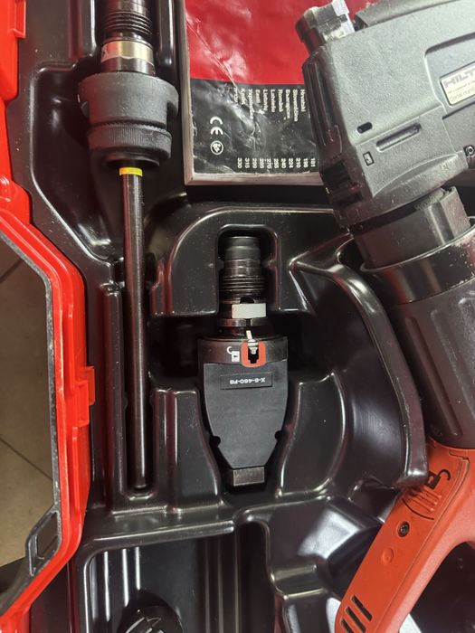Pistol cuie HILTI DX76