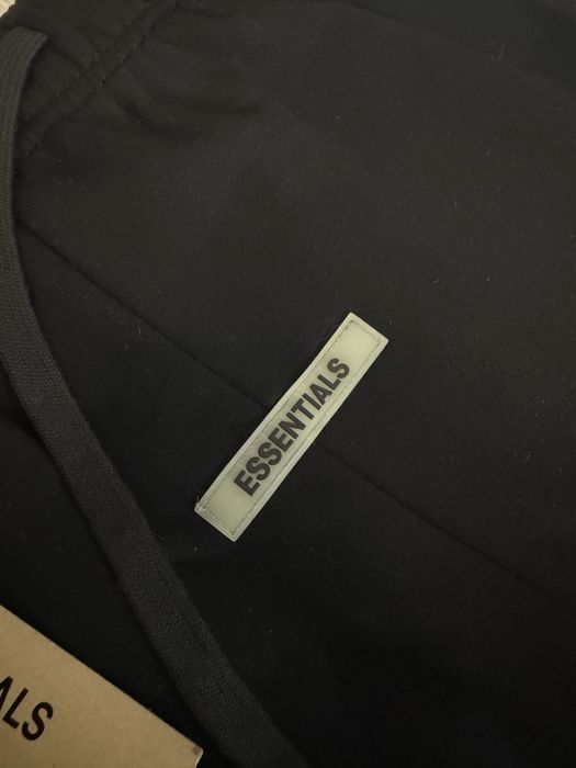 Pantaloni Essentials
