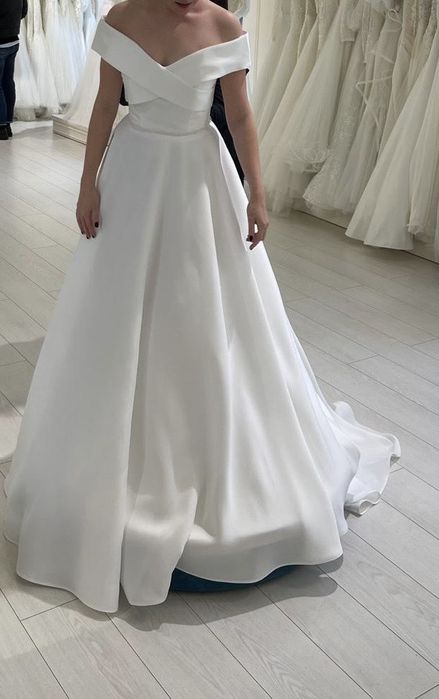 Rochie de mireasa funda model A line