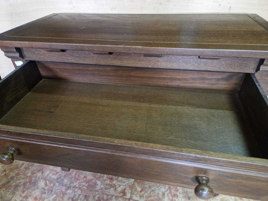 Дъбов скрин с три чекмеджета