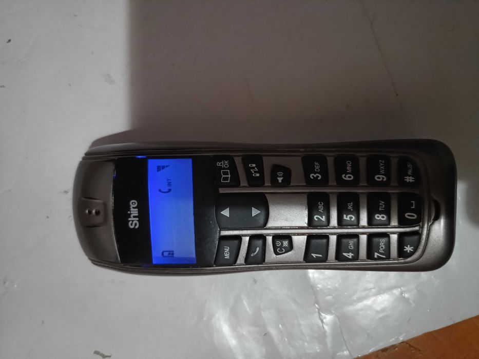 Telefon fix fara fir Shiro