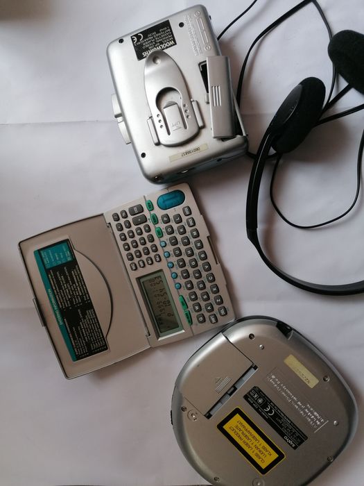 Walkman vechi  Cd player vechi  si Agenda electronica