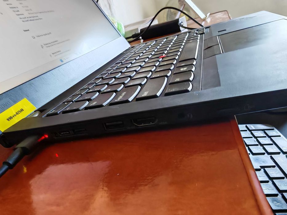 Laptop Lenovo T495, AMD Ryzen 7 Pro 3700U, 32GB RAM, Windows 11 instalat - Apropape Nou