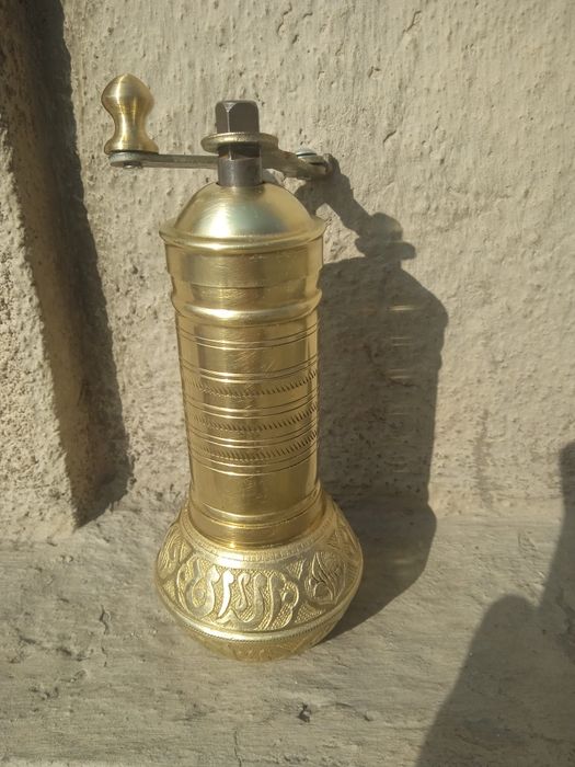 Продам кофемолку турецкую старинную