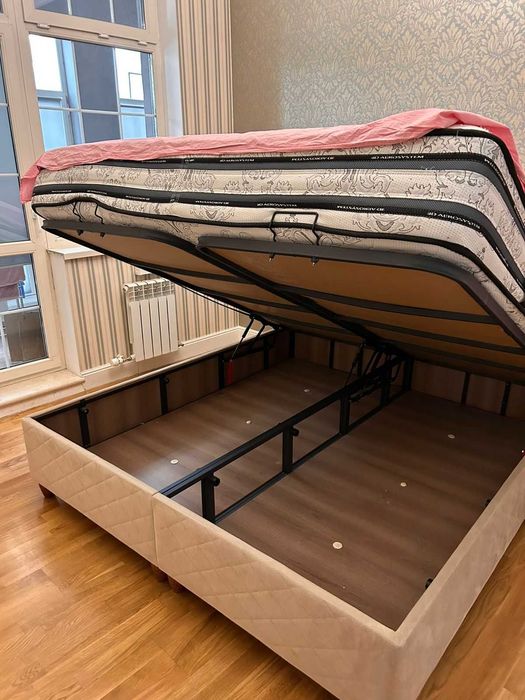Продам двуспальную кровать.