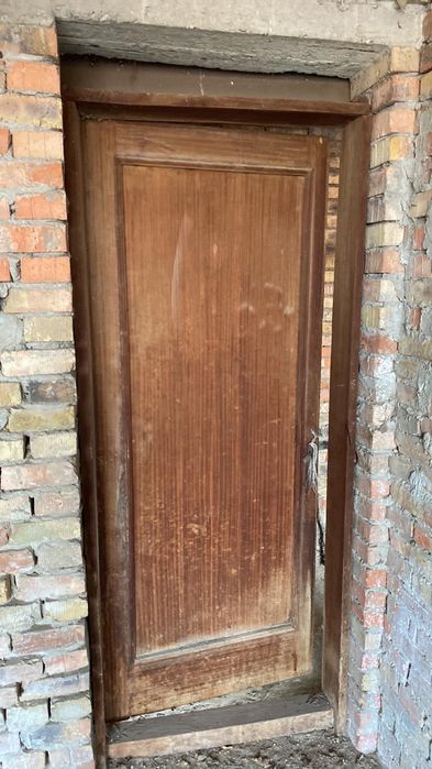 Врата с каса-махагон