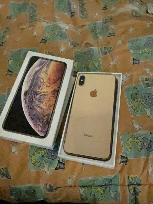 Iphone xs max gold
