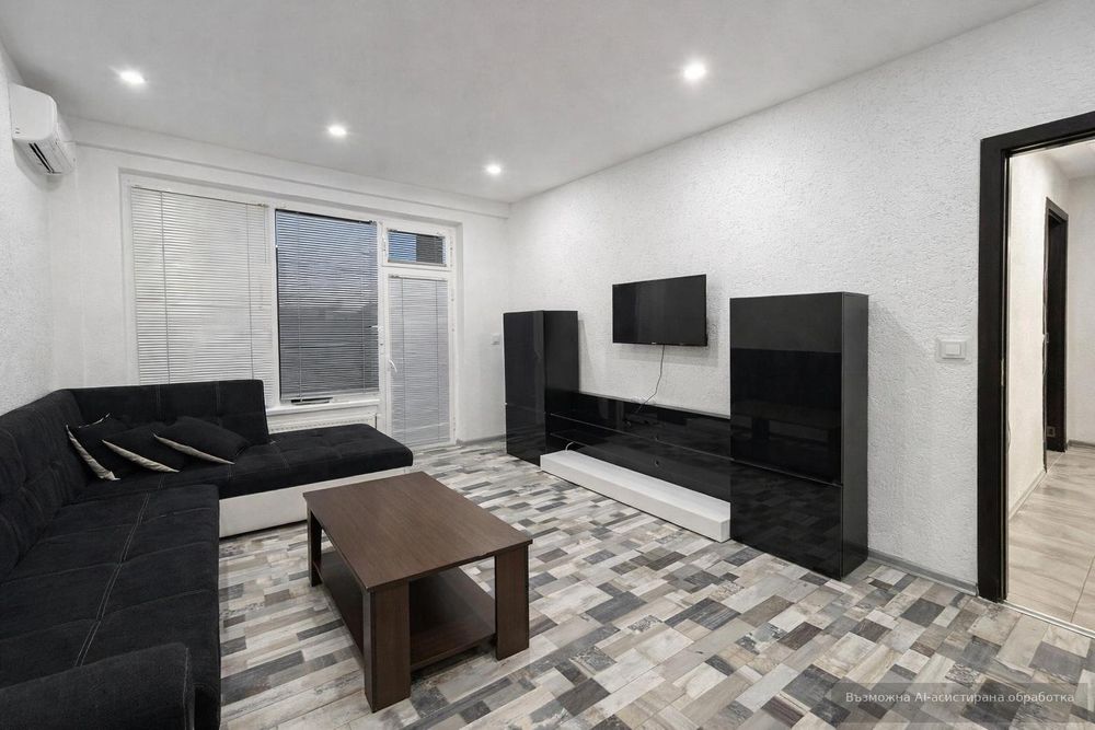 Дава се под наем Тристаен апартамент в Варна, Левски - 120 кв.м за 800 € - Снимка #1