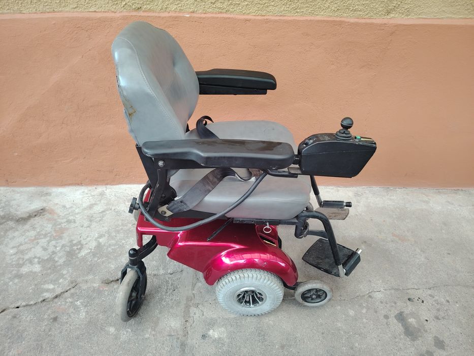 Scaun rotile electric
