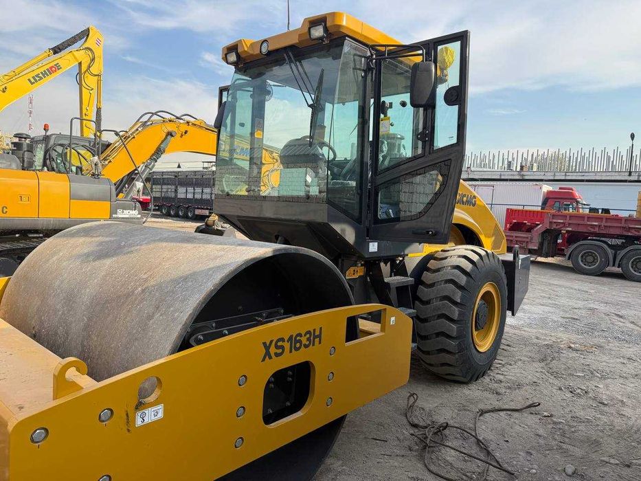 Одновальцовый грунтовый вибро-каток XCMG XS163H - автомат