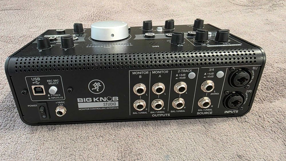 Mackie Big Knob Studio - Interfata audio si controller monitor studio (2 perechi monitoare)