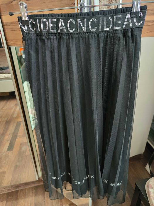 Плисирана черна пола