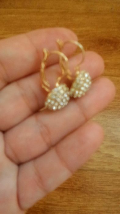Новые серьги блестящие.