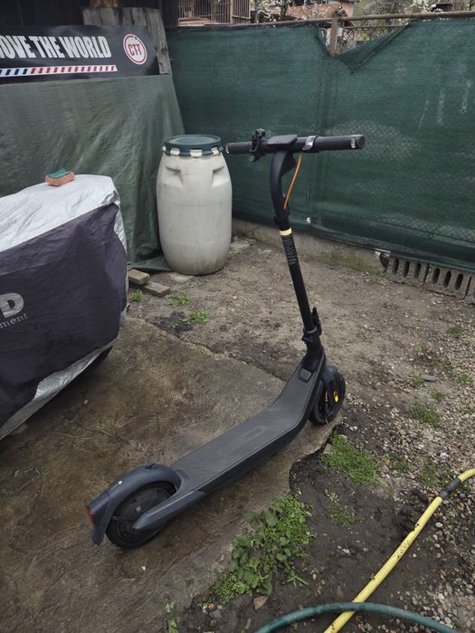 Vând trotinetă electrică Segway Ninebot KickScooter E2 Pro