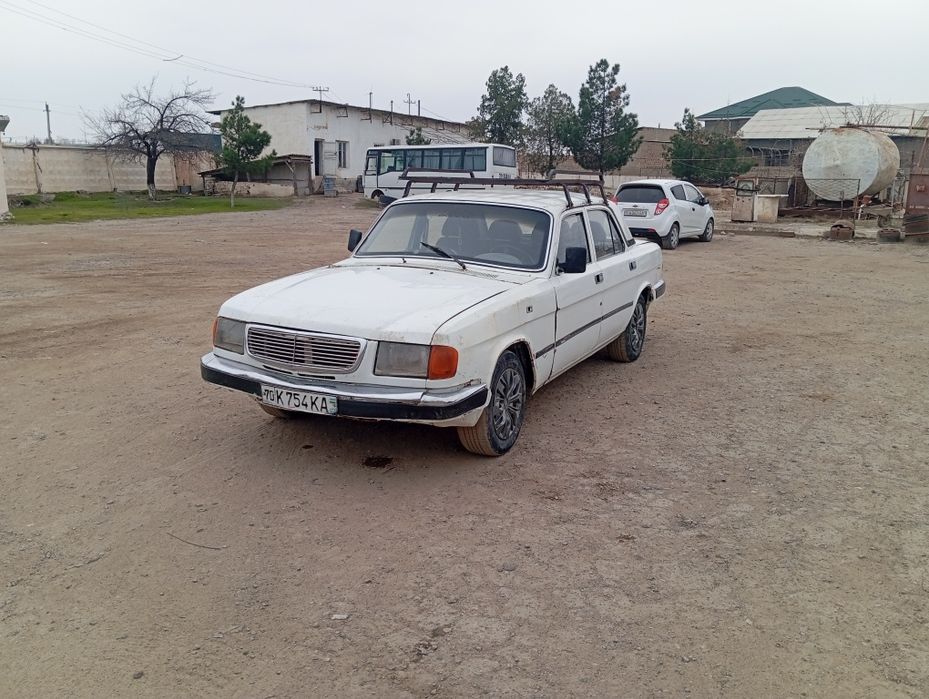 Волга 31 10 Бор йуриб Турган    машина