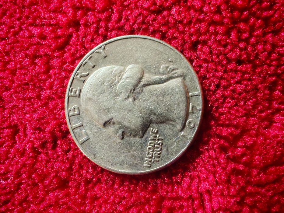 Diferite monezi pentru colecționari