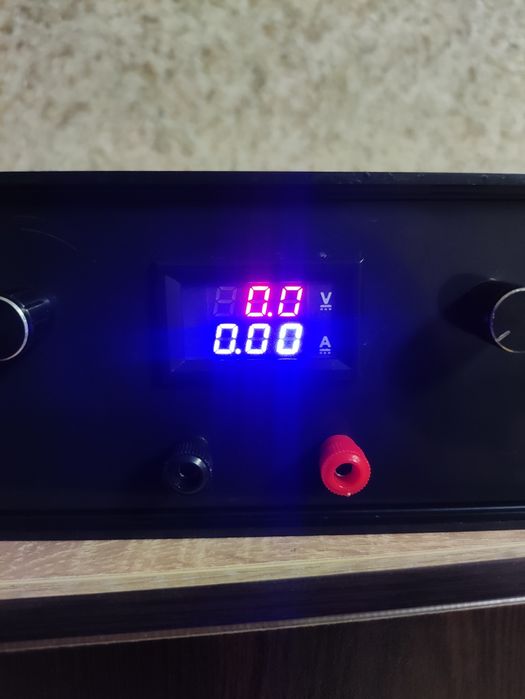 Лабораторно захранване