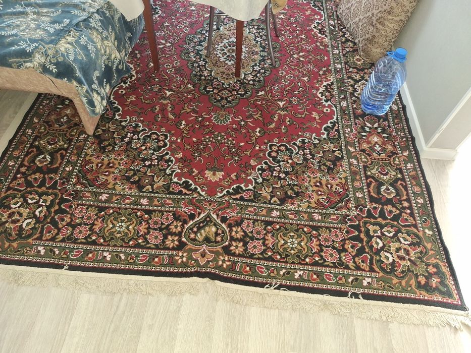 Продам 2 ковра и 1 палас