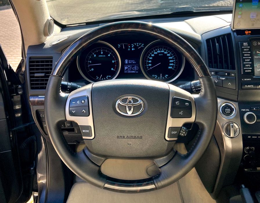 Toyota Land cruiser V8 200 1 Собственик