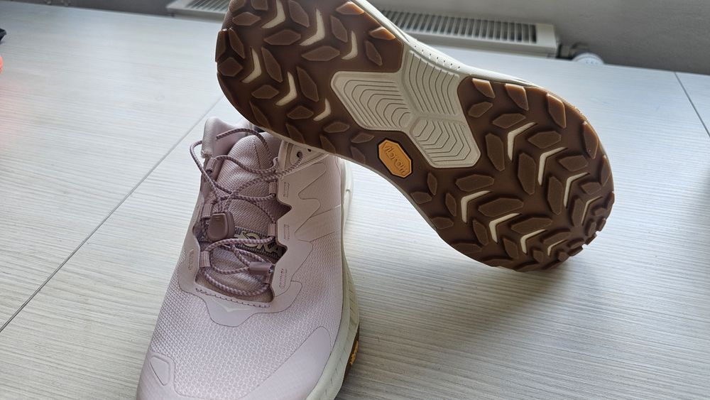 Vând adidasi sport HOKA Transport  GTX damă, culoare roz pudrat, mărimea EU 41⅓.