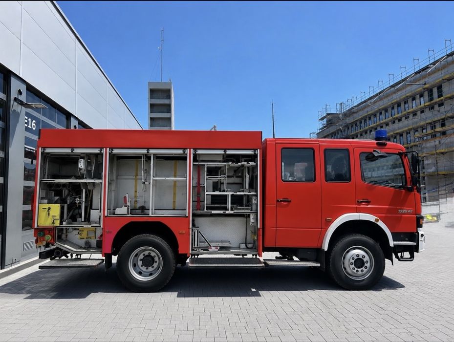 Autospeciala Pompieri Mercedes Benz Atego 4x4, an 2004, cu 2000 L apă + 100 L spumă