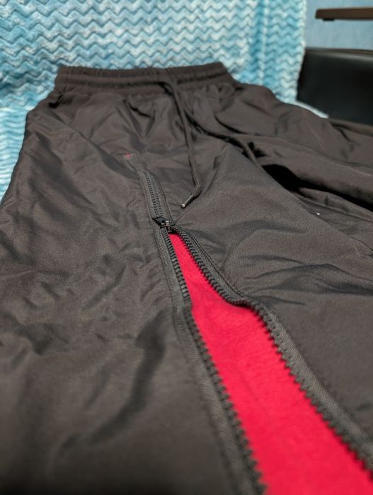 Pantaloni cu fermoar